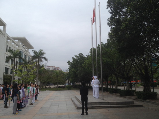 【五.四青年月】2014年五四青年月开幕暨升国旗、新团员宣誓仪式