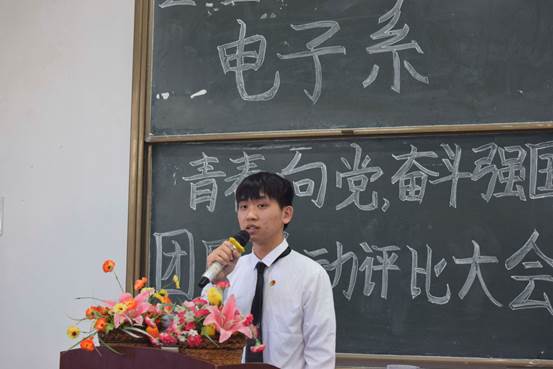 说明: C:\Users\Administrator\Desktop\10月22日至11月2日\【系内动态】 团日评比各展风采,党团知识铭记于心\【系内动态】 团日评比各展风采,党团知识铭记于心\各团支部展示8.JPG