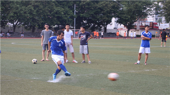 新生杯足球赛小组赛，软件系VS游戏系