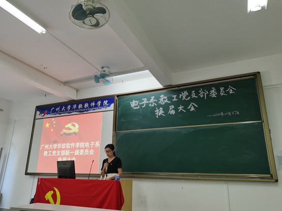 1605189569589024382.jpg 主持人陈华珍.jpg