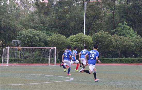 【管理系&软件工程系】第十四届“华软杯”足球赛——管理系对阵软件系，激情绽放球场
