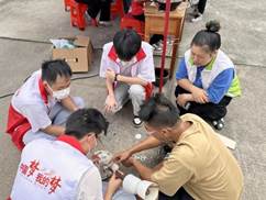 小孩们在玩耍描述已自动生成