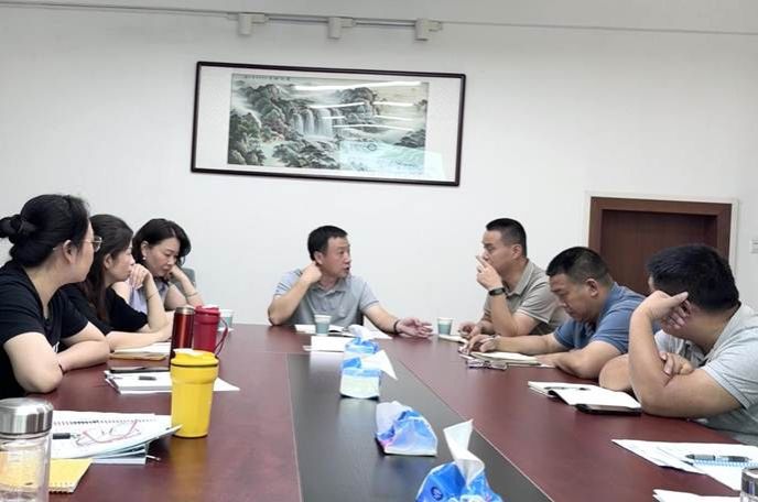 说明: 大讨论交流照片