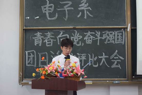 说明: C:\Users\Administrator\Desktop\10月22日至11月2日\【系内动态】 团日评比各展风采,党团知识铭记于心\【系内动态】 团日评比各展风采,党团知识铭记于心\各团支部展示5.JPG