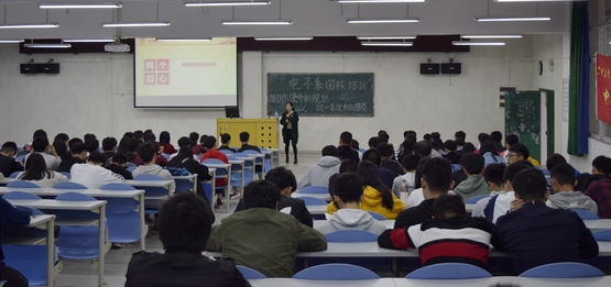 1552698909900010947.jpg 大会现场.jpg