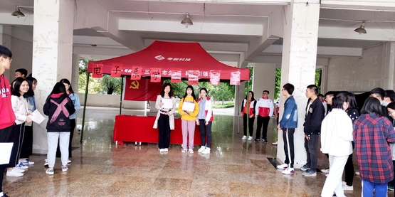 1553515745950098497.jpg 图8:获得二等奖队伍上台领奖.jpg