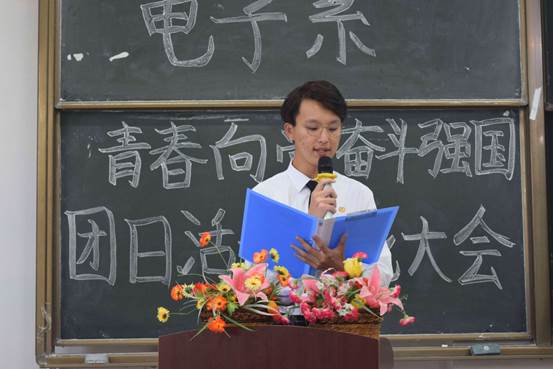 说明: C:\Users\Administrator\Desktop\10月22日至11月2日\【系内动态】 团日评比各展风采,党团知识铭记于心\【系内动态】 团日评比各展风采,党团知识铭记于心\各团支部展示7.JPG