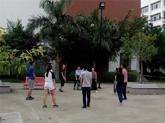 奋力拼搏终取胜，永不放弃终逆转 ——计算机系取得第八届迎新排球比赛首胜