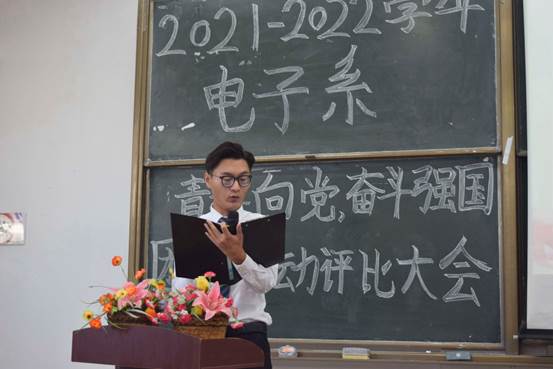 说明: C:\Users\Administrator\Desktop\10月22日至11月2日\【系内动态】 团日评比各展风采,党团知识铭记于心\【系内动态】 团日评比各展风采,党团知识铭记于心\各团支部展示4.JPG