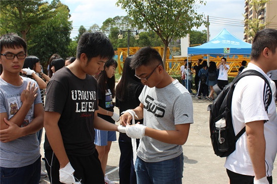 全力以赴终惜败 热血激情仍犹在 ——2016年华软学院体育健身月之系际拔河比赛