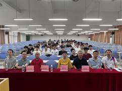 会议室里的人们描述已自动生成