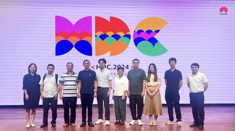 图1 参加大会的教师合照（右四、右五）.jpg